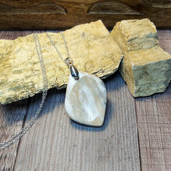 Mexican Onyx Worry Stone Necklace Natural Stone Pendant - Picture 3 of 4